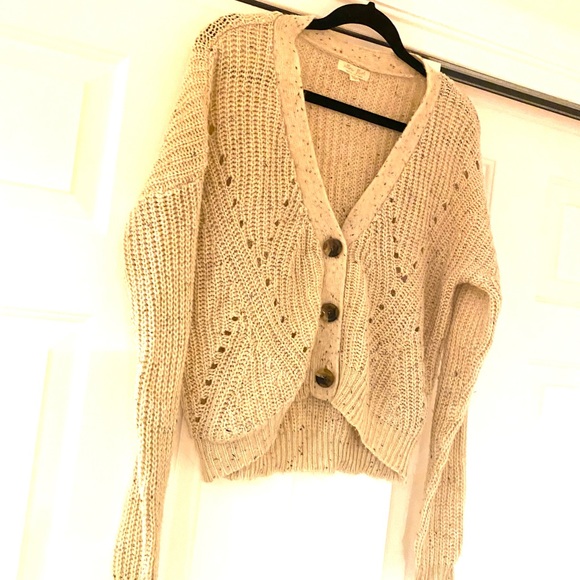 Nice! Womens Knit Small Oatmeal Cream Cardigan 100% Acrylic Sweater 3 buttons - Picture 8 of 12